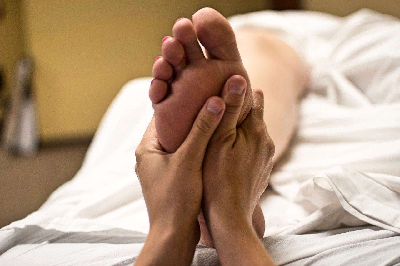 /uploads/services/8/foot-massage-2277450-1280.jpg